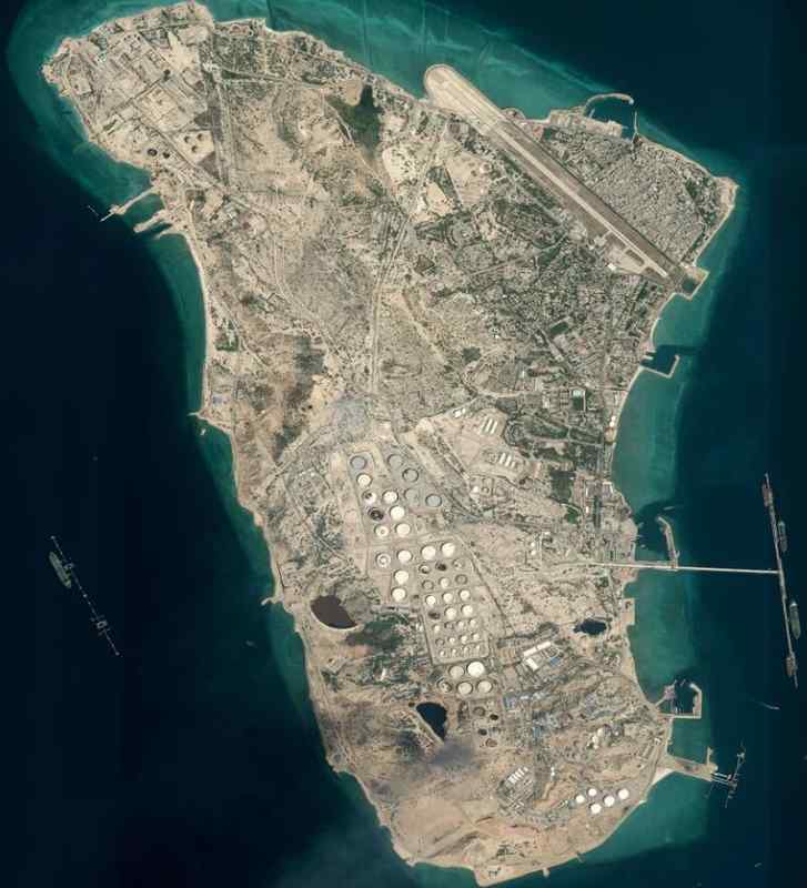  哈尔格岛遭美军空袭，伊朗石油命脉面临严峻考验。 股票财经 哈尔格岛遭美军空袭，伊朗石油命脉面临严峻考验。 股票财经