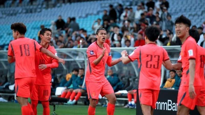  赛场迷雾与突围真相：邵佳一的执教首秀为何是场意外实验？ 体育新闻