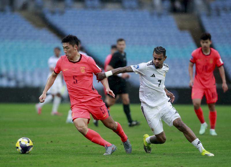  赛场迷雾与突围真相：邵佳一的执教首秀为何是场意外实验？ 体育新闻