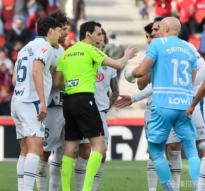 西甲裁判误判技术解剖：两次VAR介入失败的深层逻辑与制度反思 体育新闻