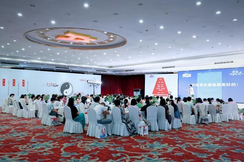  那些深夜辗转难眠的父母，终于等来了接纳力 情感心理